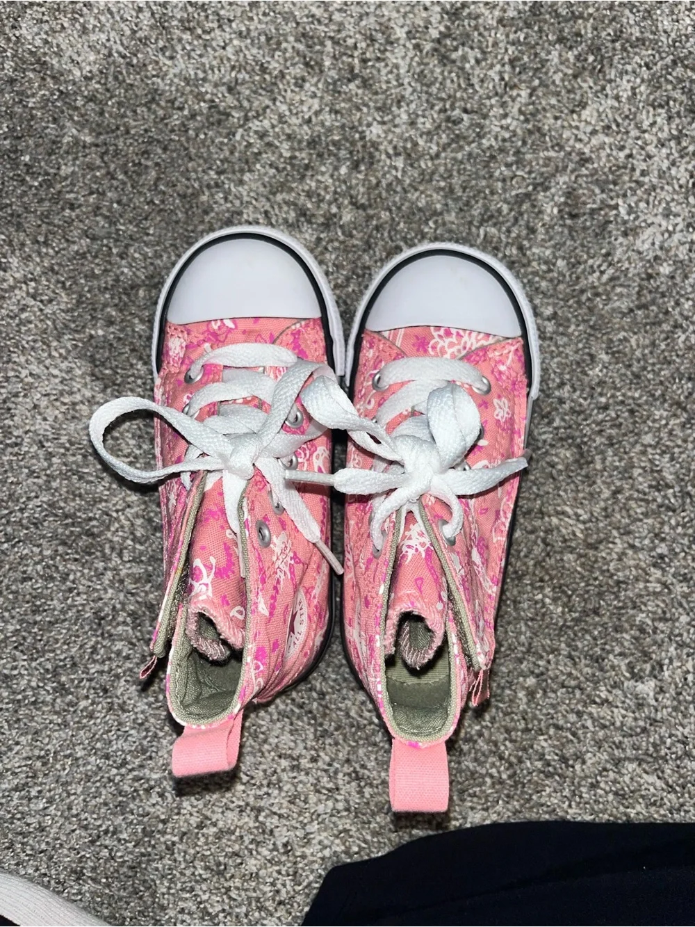 Converse 8c girls tennis shoes high top euc pink